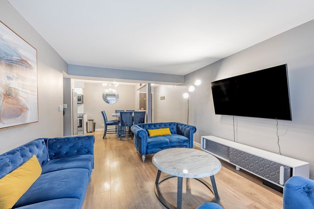 6135 W 94th Street A2, Oak Lawn, IL 60453