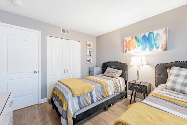 6135 W 94th Street A2, Oak Lawn, IL 60453