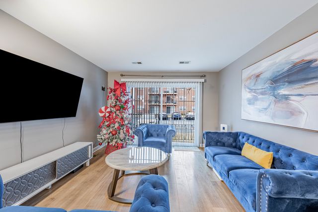 6135 W 94th Street A2, Oak Lawn, IL 60453