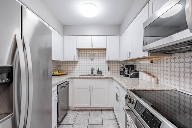 6135 W 94th Street A2, Oak Lawn, IL 60453