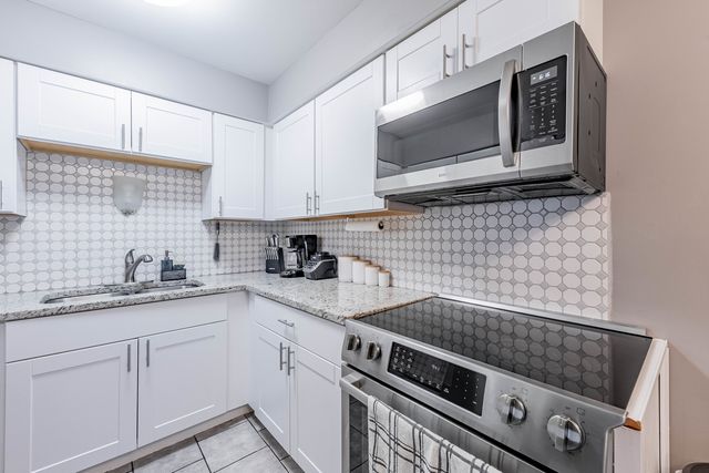 6135 W 94th Street A2, Oak Lawn, IL 60453