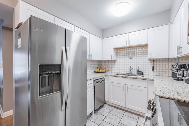 6135 W 94th Street A2, Oak Lawn, IL 60453