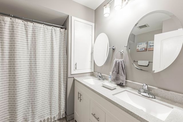 6135 W 94th Street A2, Oak Lawn, IL 60453