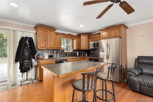 28670 Zellmer Street, Romulus, MI 48174