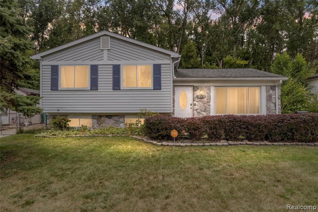 28670 Zellmer Street, Romulus, MI 48174