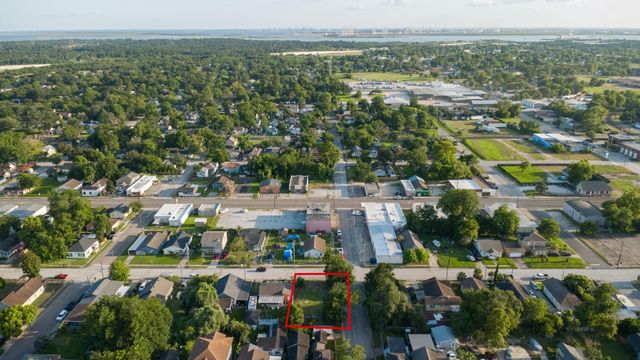 200 E Defee Avenue, Baytown, TX 77520