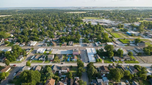 200 E Defee Avenue, Baytown, TX 77520