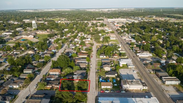 200 E Defee Avenue, Baytown, TX 77520