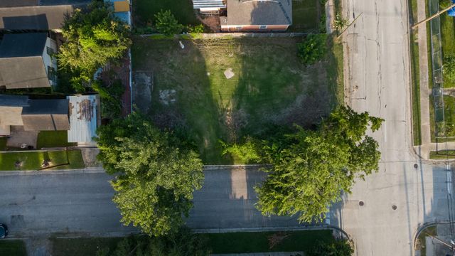 200 E Defee Avenue, Baytown, TX 77520