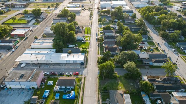 200 E Defee Avenue, Baytown, TX 77520