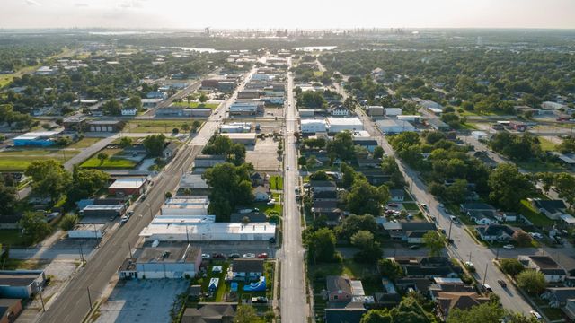 200 E Defee Avenue, Baytown, TX 77520