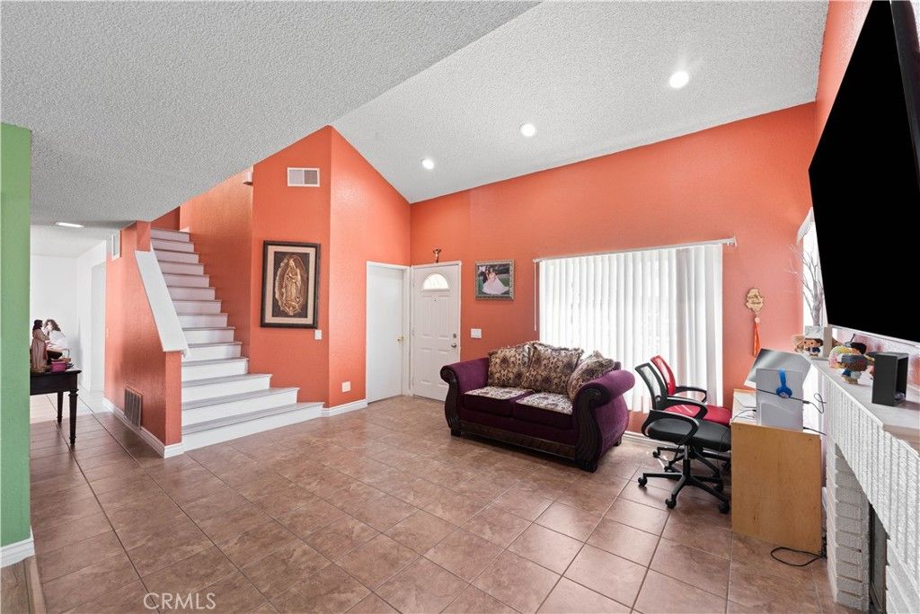 Image 5 of property listing at 38224 San Mateo Avenue, Palmdale, CA 93551