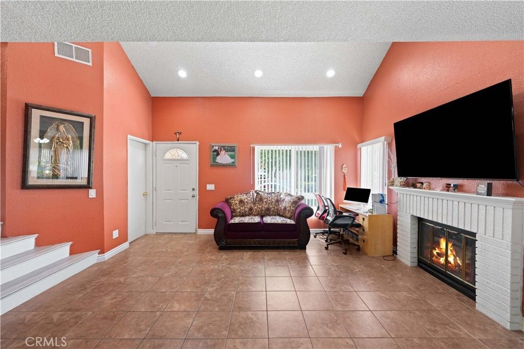 Image 6 of property listing at 38224 San Mateo Avenue, Palmdale, CA 93551