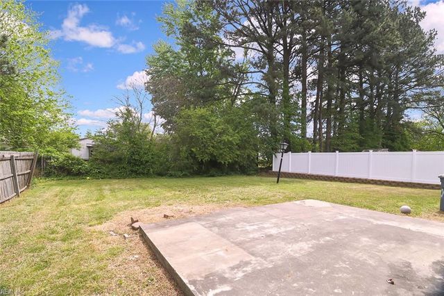 18 Janet DR, Hampton, VA 23666