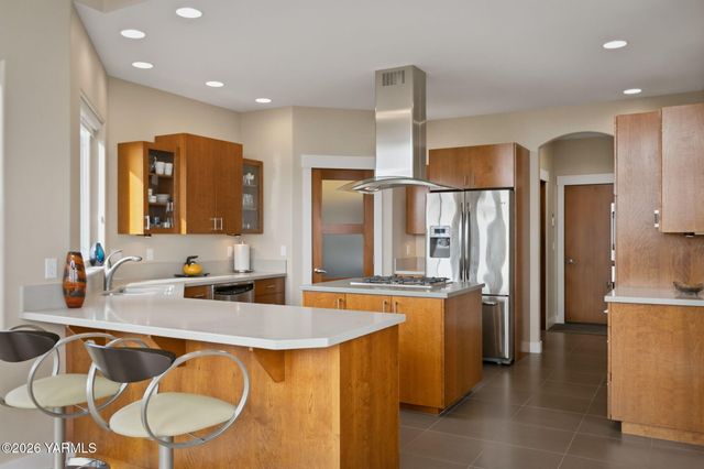 904 Majesty Heights Dr, Yakima, WA 98908