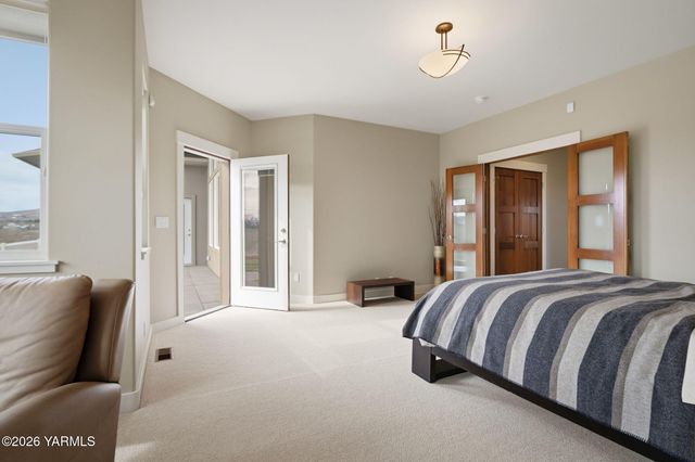 904 Majesty Heights Dr, Yakima, WA 98908