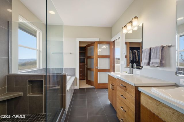 904 Majesty Heights Dr, Yakima, WA 98908