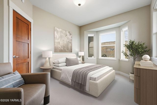 904 Majesty Heights Dr, Yakima, WA 98908