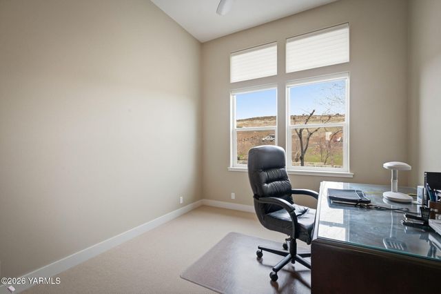 904 Majesty Heights Dr, Yakima, WA 98908