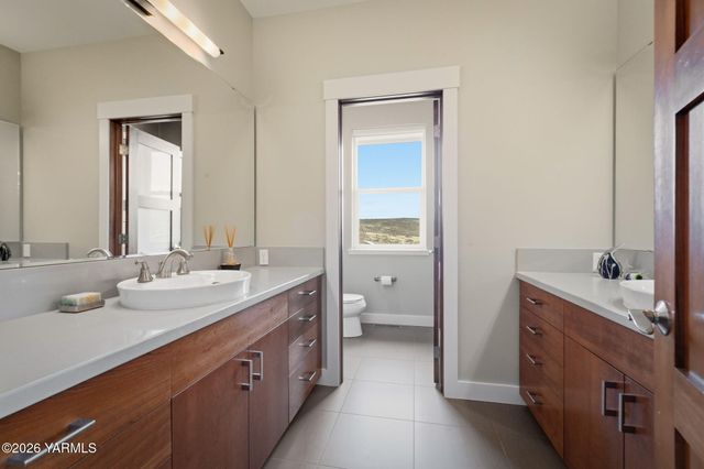 904 Majesty Heights Dr, Yakima, WA 98908