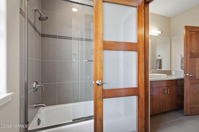 904 Majesty Heights Dr, Yakima, WA 98908