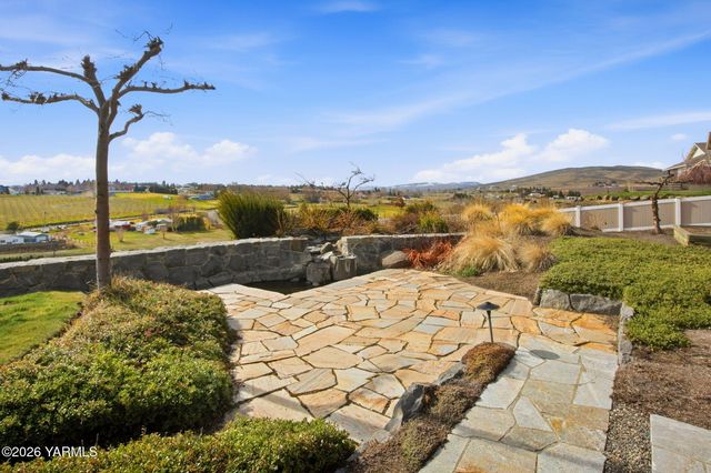 904 Majesty Heights Dr, Yakima, WA 98908