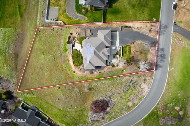 904 Majesty Heights Dr, Yakima, WA 98908