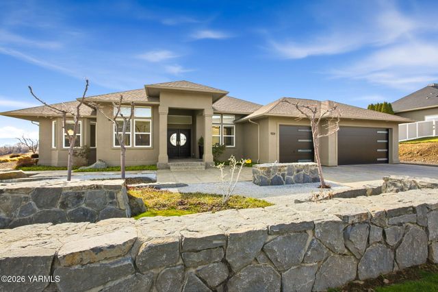 904 Majesty Heights Dr, Yakima, WA 98908
