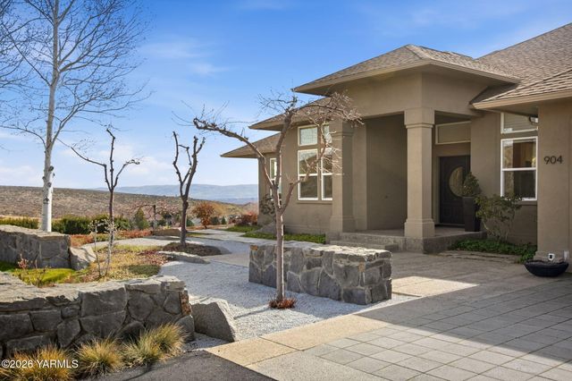 904 Majesty Heights Dr, Yakima, WA 98908