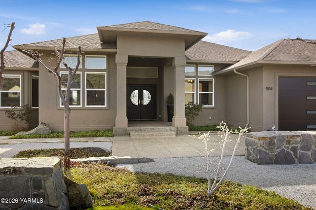 904 Majesty Heights Dr, Yakima, WA 98908