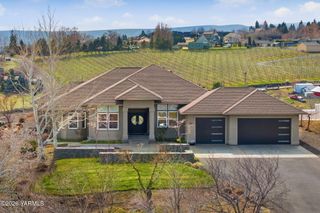 904 Majesty Heights Dr, Yakima, WA 98908