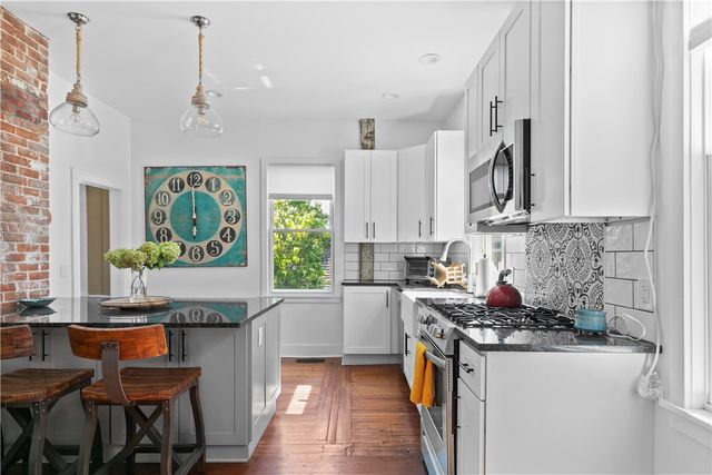 8 Johnson Court, Newport, RI 02840