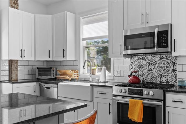 8 Johnson Court, Newport, RI 02840