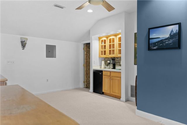 8 Johnson Court, Newport, RI 02840