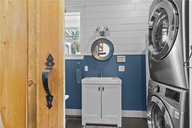 8 Johnson Court, Newport, RI 02840