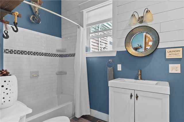 8 Johnson Court, Newport, RI 02840