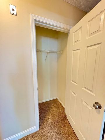 34 Newhall St 212, Lowell, MA 01852