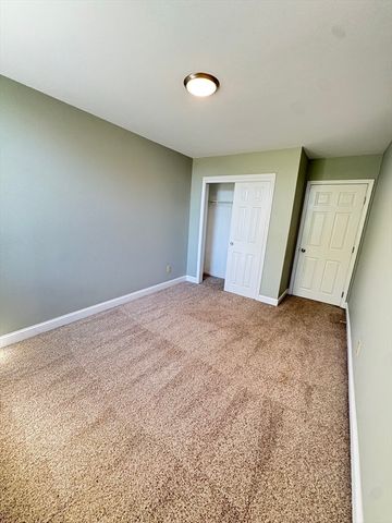 34 Newhall St 212, Lowell, MA 01852