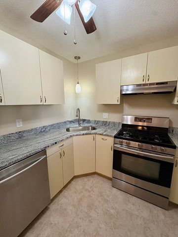 34 Newhall St 212, Lowell, MA 01852