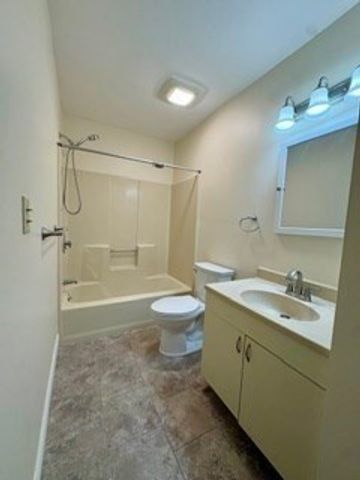 34 Newhall St 212, Lowell, MA 01852