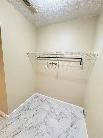 34 Newhall St 212, Lowell, MA 01852