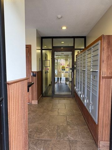 34 Newhall St 212, Lowell, MA 01852