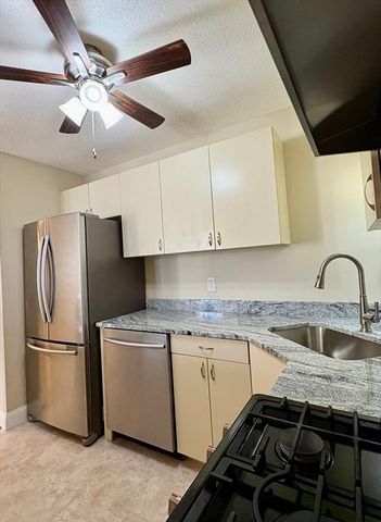 34 Newhall St 212, Lowell, MA 01852