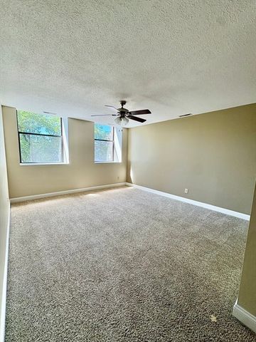 34 Newhall St 212, Lowell, MA 01852