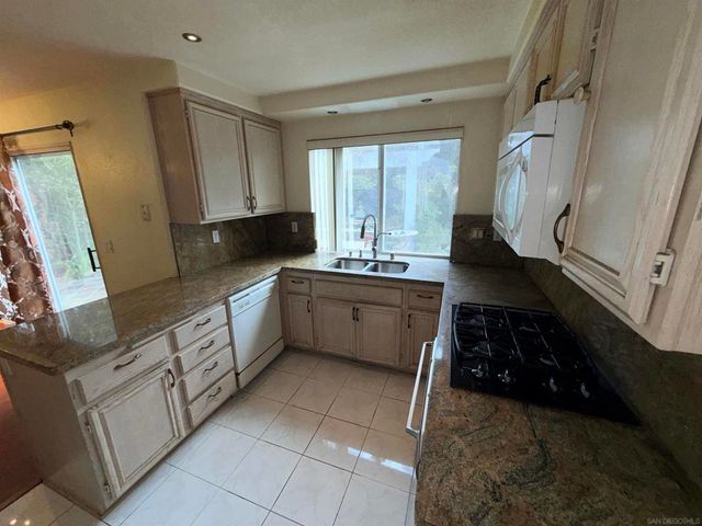 1136 Whispering Water, San Marcos, CA 92078