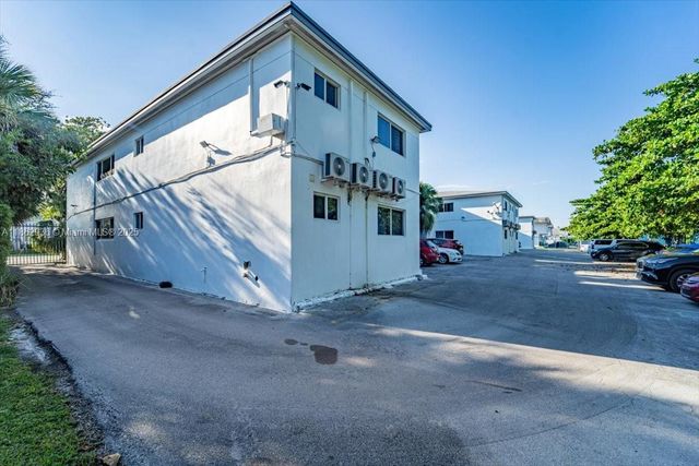 13201 Memorial Hwy, North Miami, FL 33161