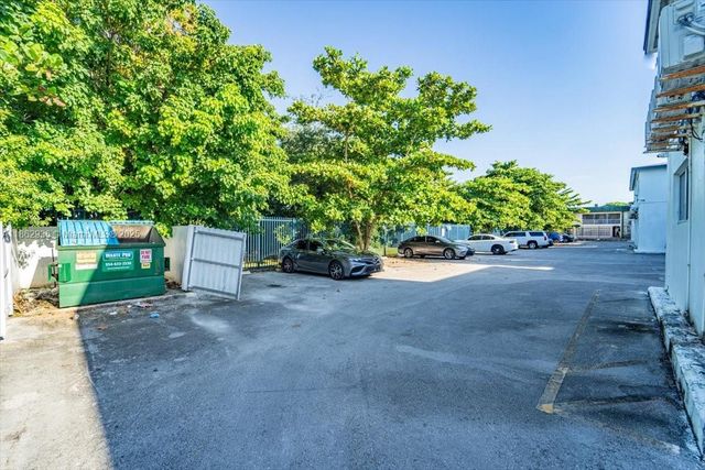 13201 Memorial Hwy, North Miami, FL 33161