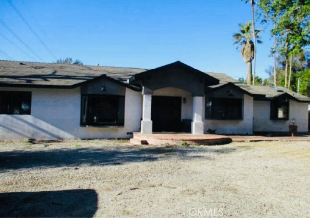 Image 2 of property listing at 13877 Astoria, Sylmar, CA 91342