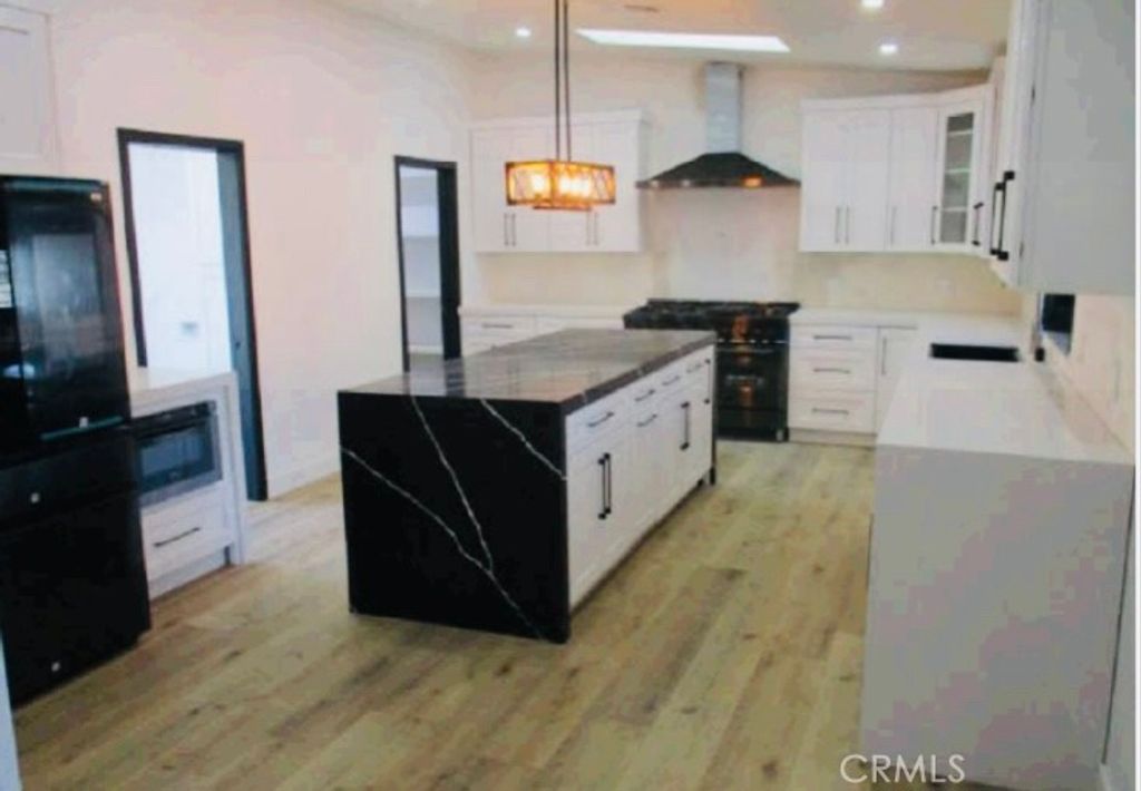 Image 3 of property listing at 13877 Astoria, Sylmar, CA 91342