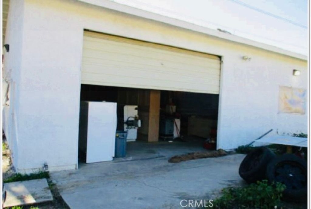 Image 5 of property listing at 13877 Astoria, Sylmar, CA 91342